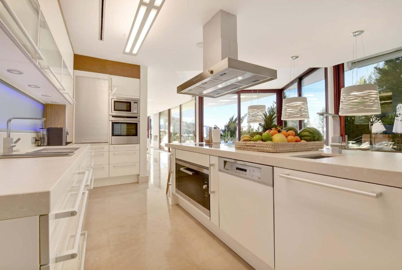 7 Bedrooms With Sea View Private Pool And Jacuzzi At 3 Km Away From The Beach Villa *
