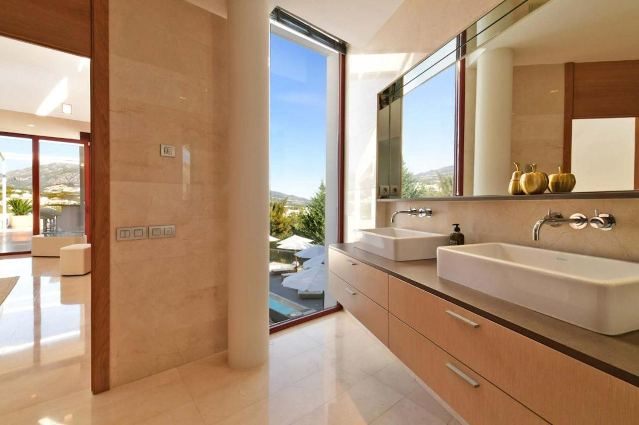 Villa 7 Bedrooms With Sea View Private Pool And Jacuzzi At 3 Km Away From The Beach *